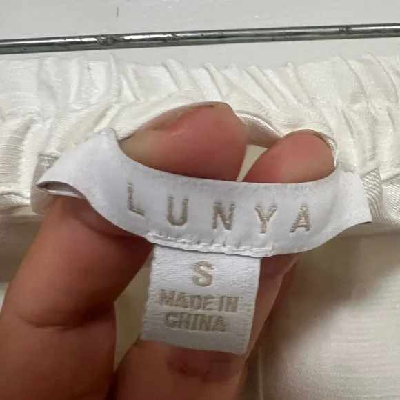 Lunya Good in Bed Woven Linen Blend Women's White Shorts Size S - Picture 3 of 4